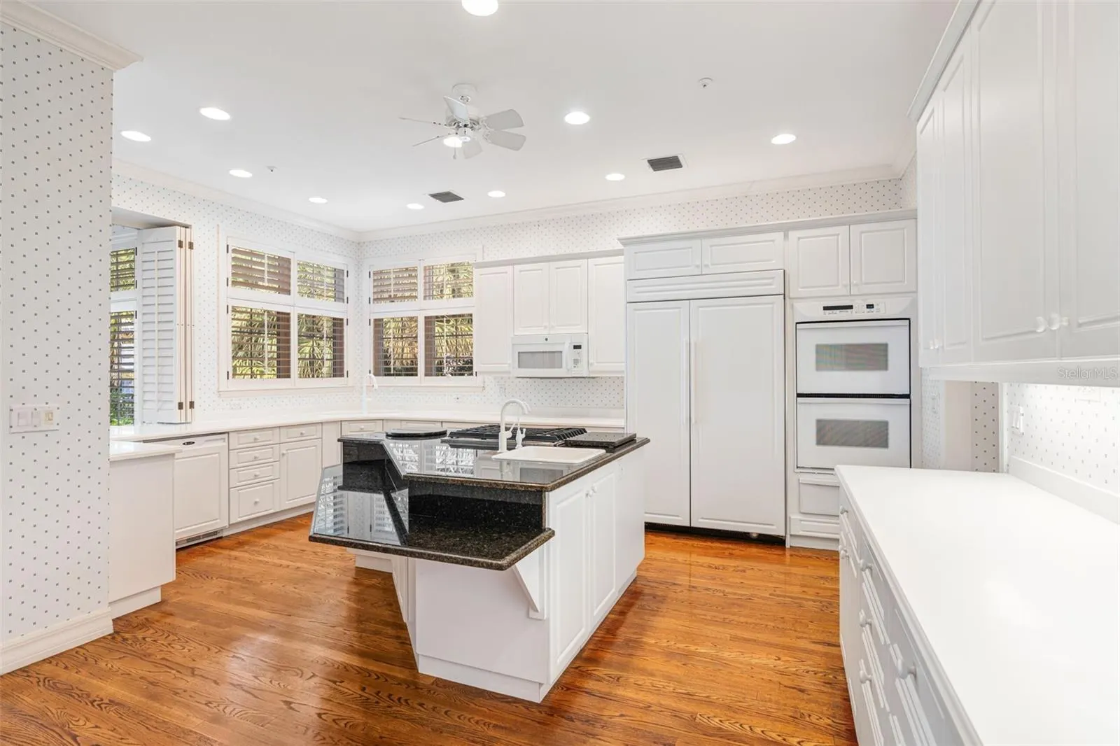 8846 FISHERMENS BAY DR