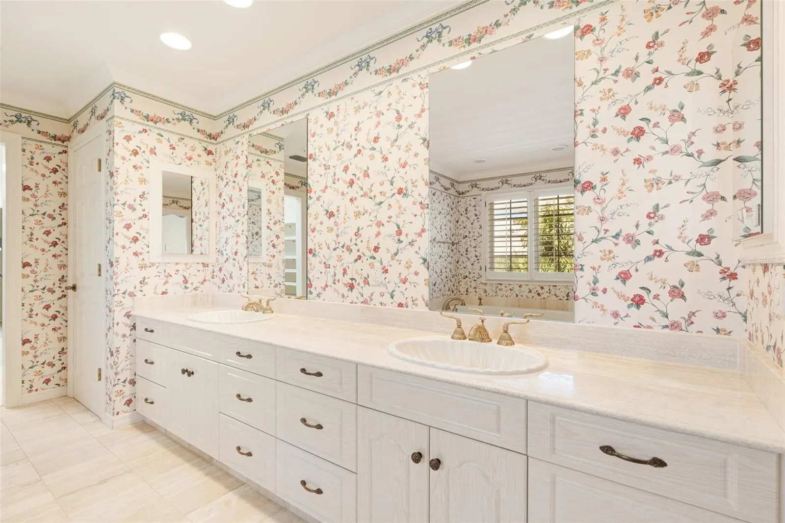 8846 FISHERMENS BAY DR