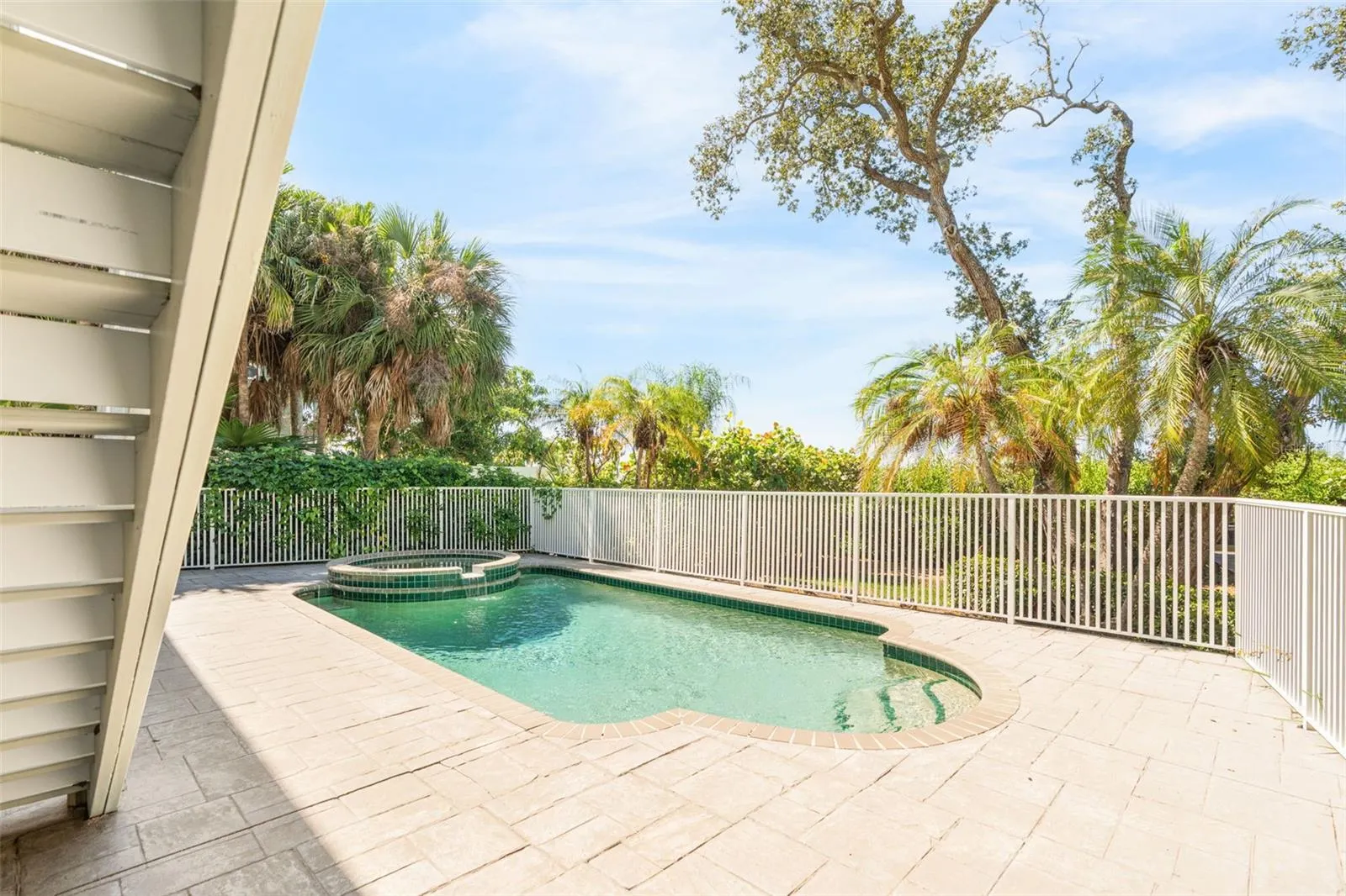 8846 FISHERMENS BAY DR
