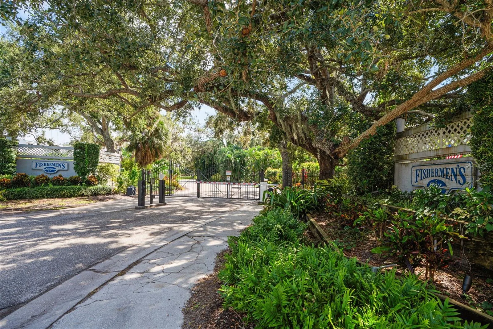 8846 FISHERMENS BAY DR