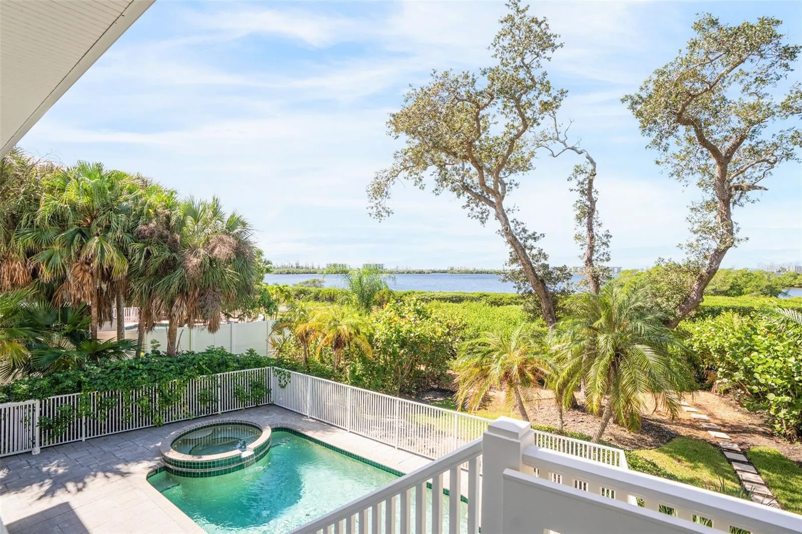 8846 FISHERMENS BAY DR