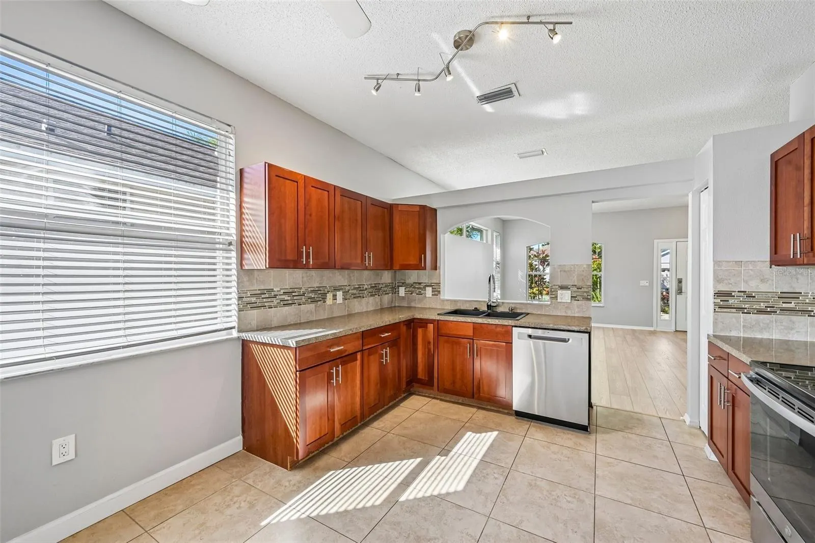 817 TALLGRASS LN