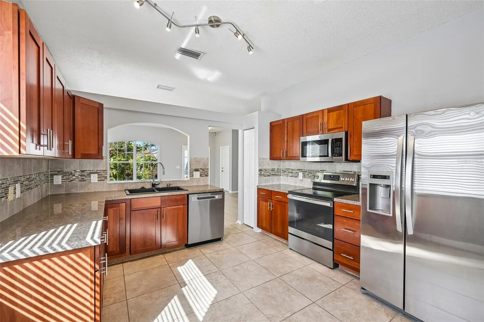 817 TALLGRASS LN