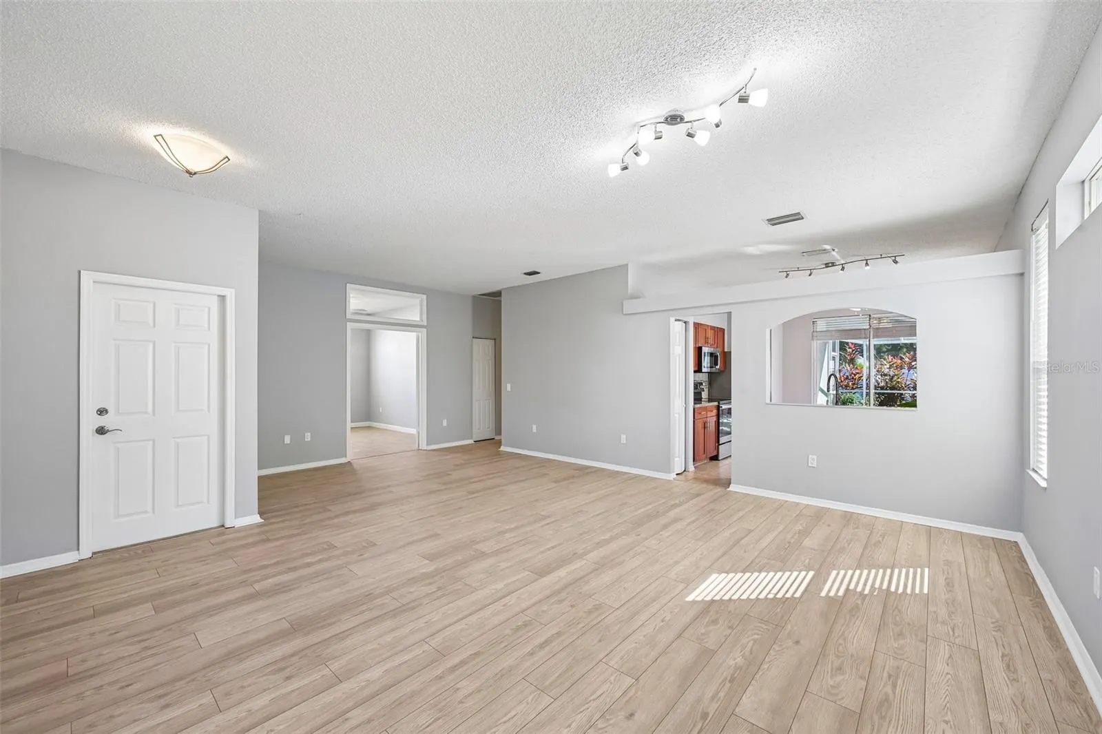 817 TALLGRASS LN