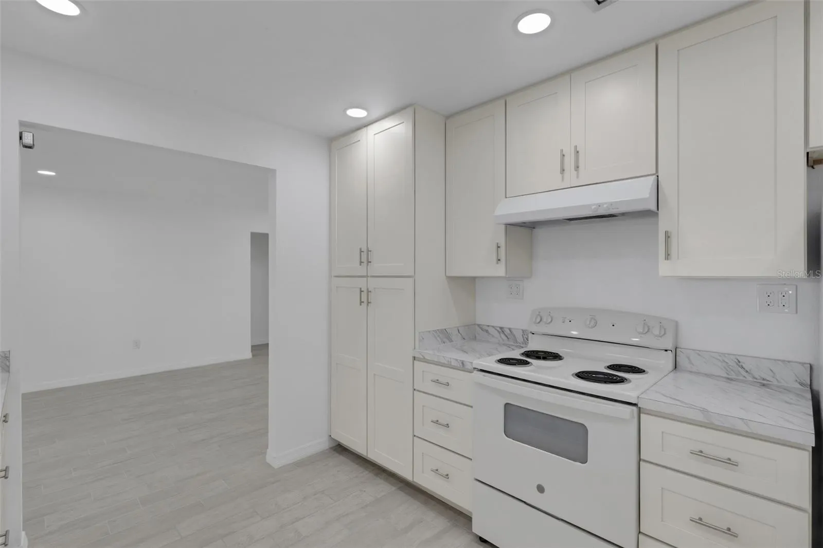 1311 BOTTLEBRUSH DR