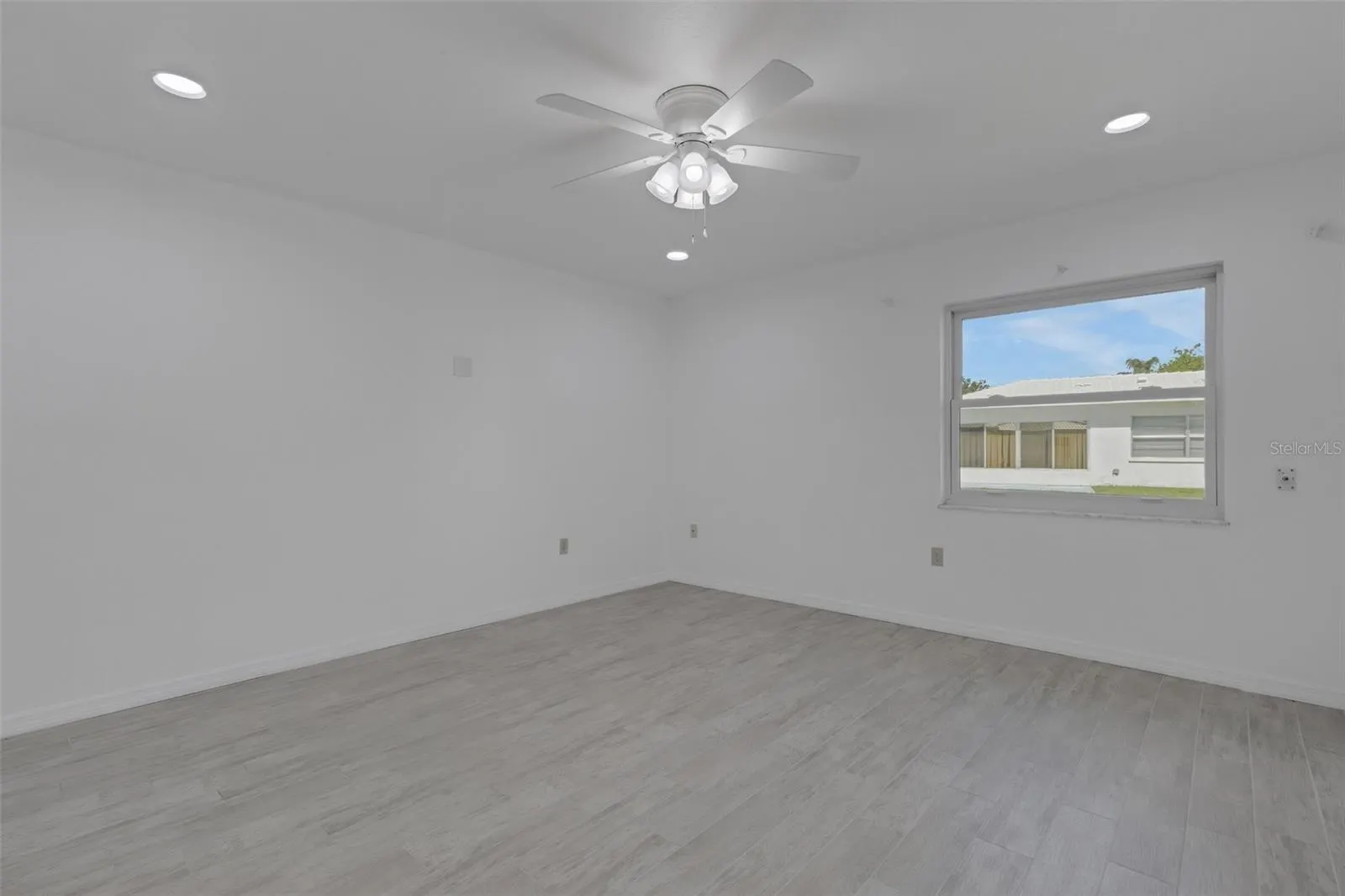 1311 BOTTLEBRUSH DR