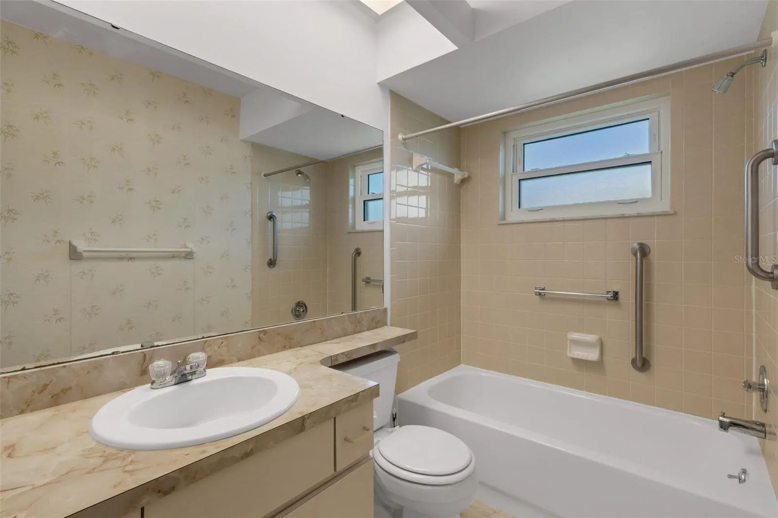 1311 BOTTLEBRUSH DR