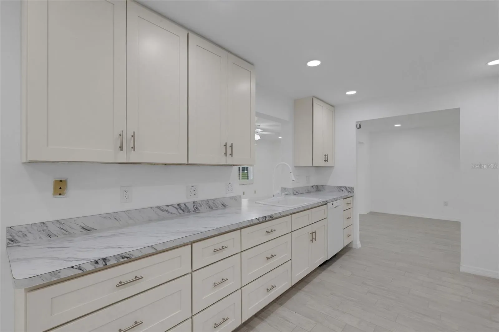 1311 BOTTLEBRUSH DR