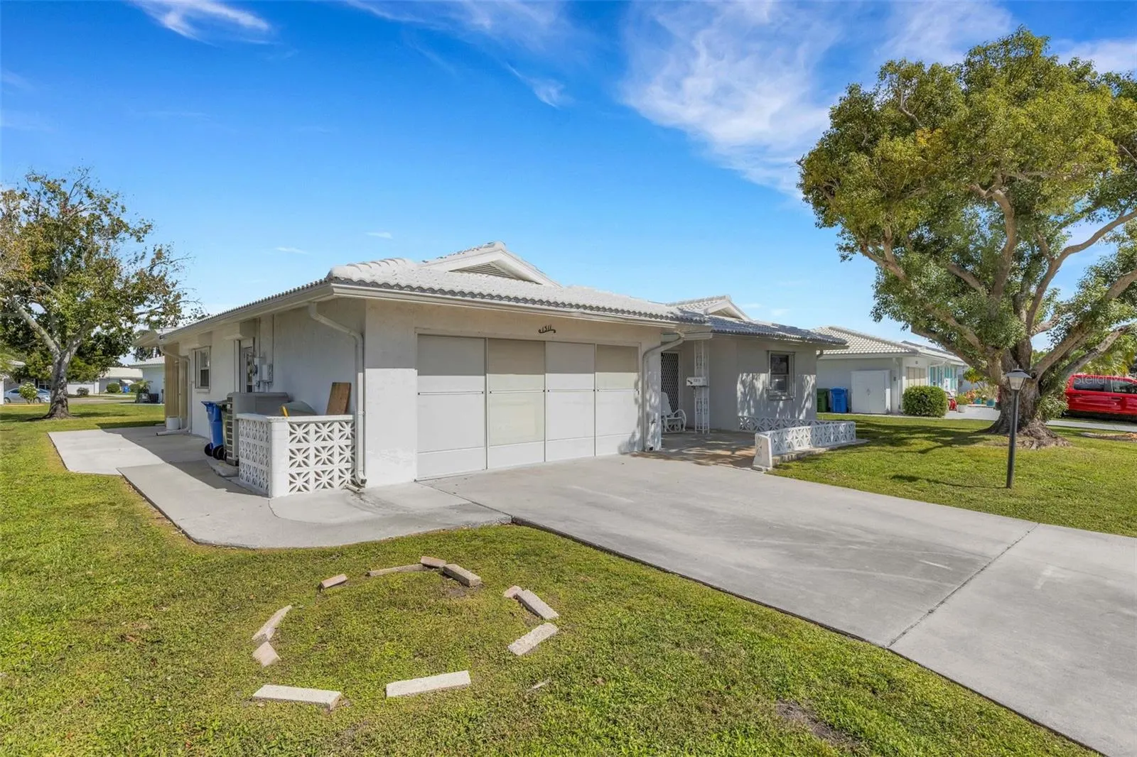 1311 BOTTLEBRUSH DR