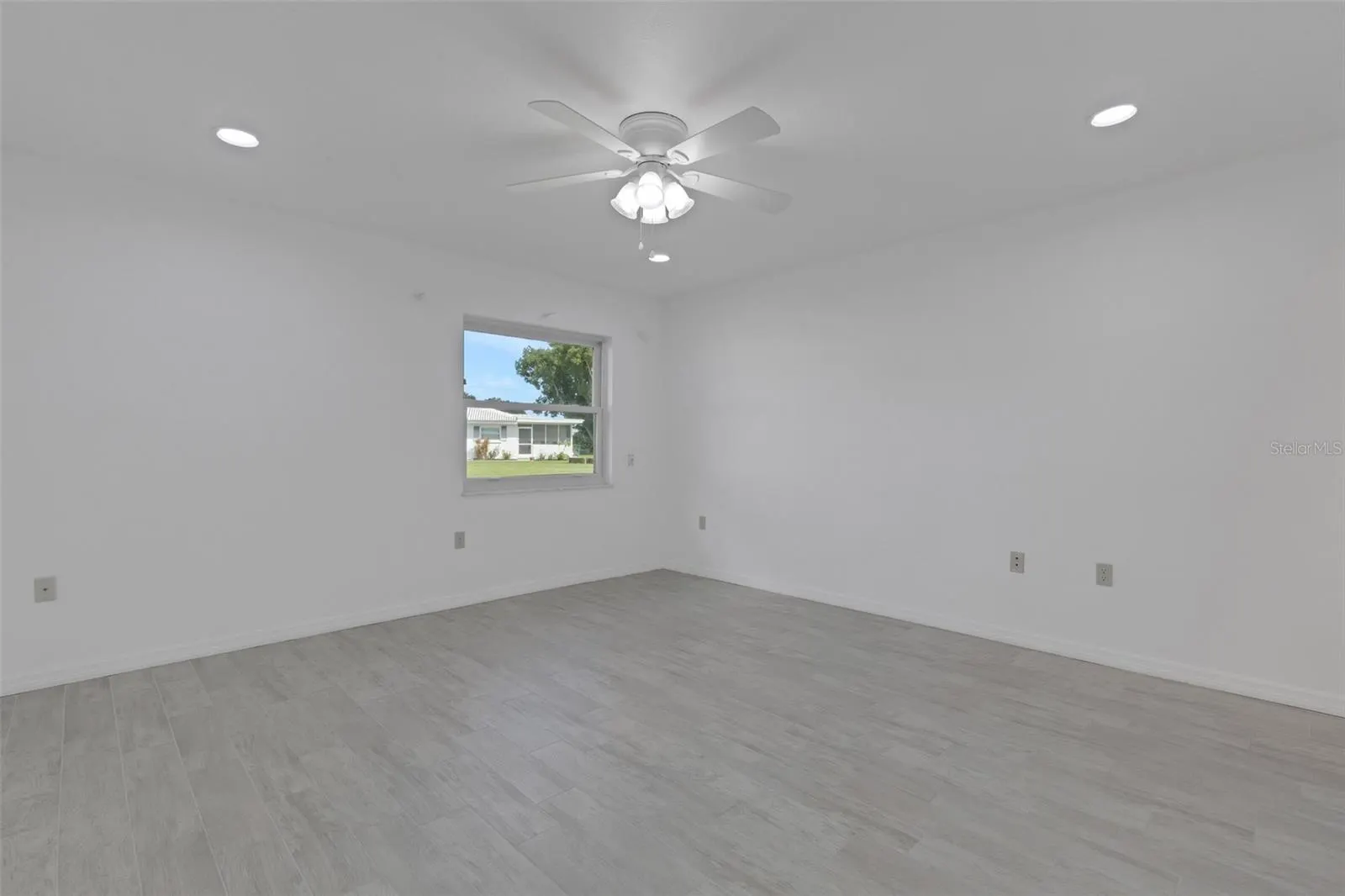 1311 BOTTLEBRUSH DR