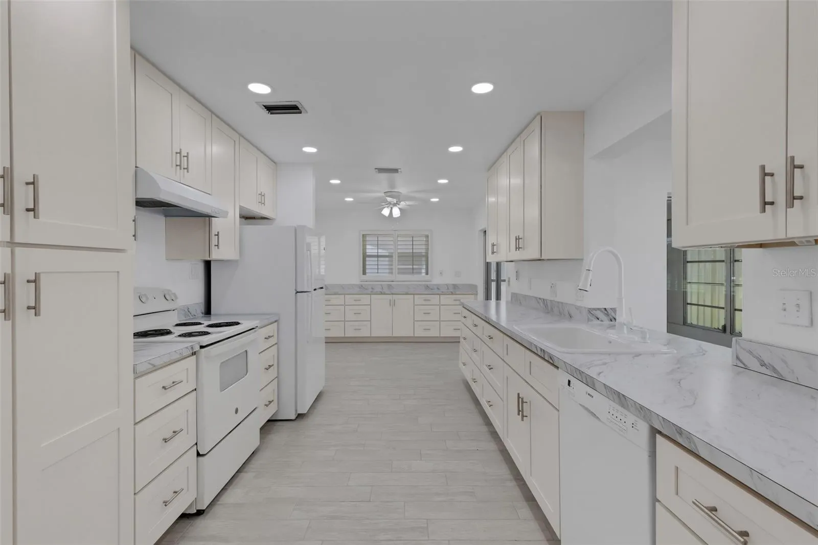 1311 BOTTLEBRUSH DR