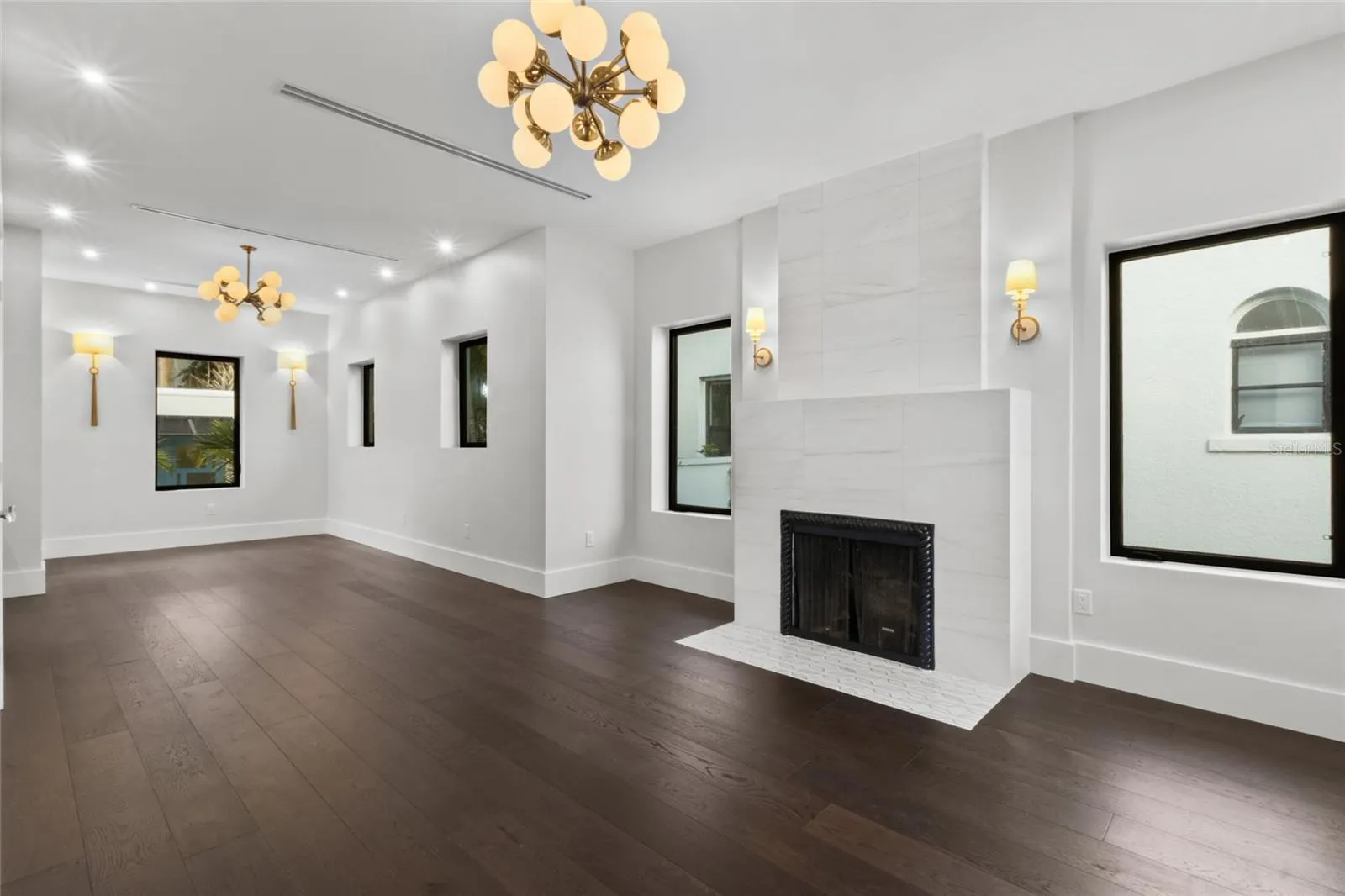 410 BURNS CT