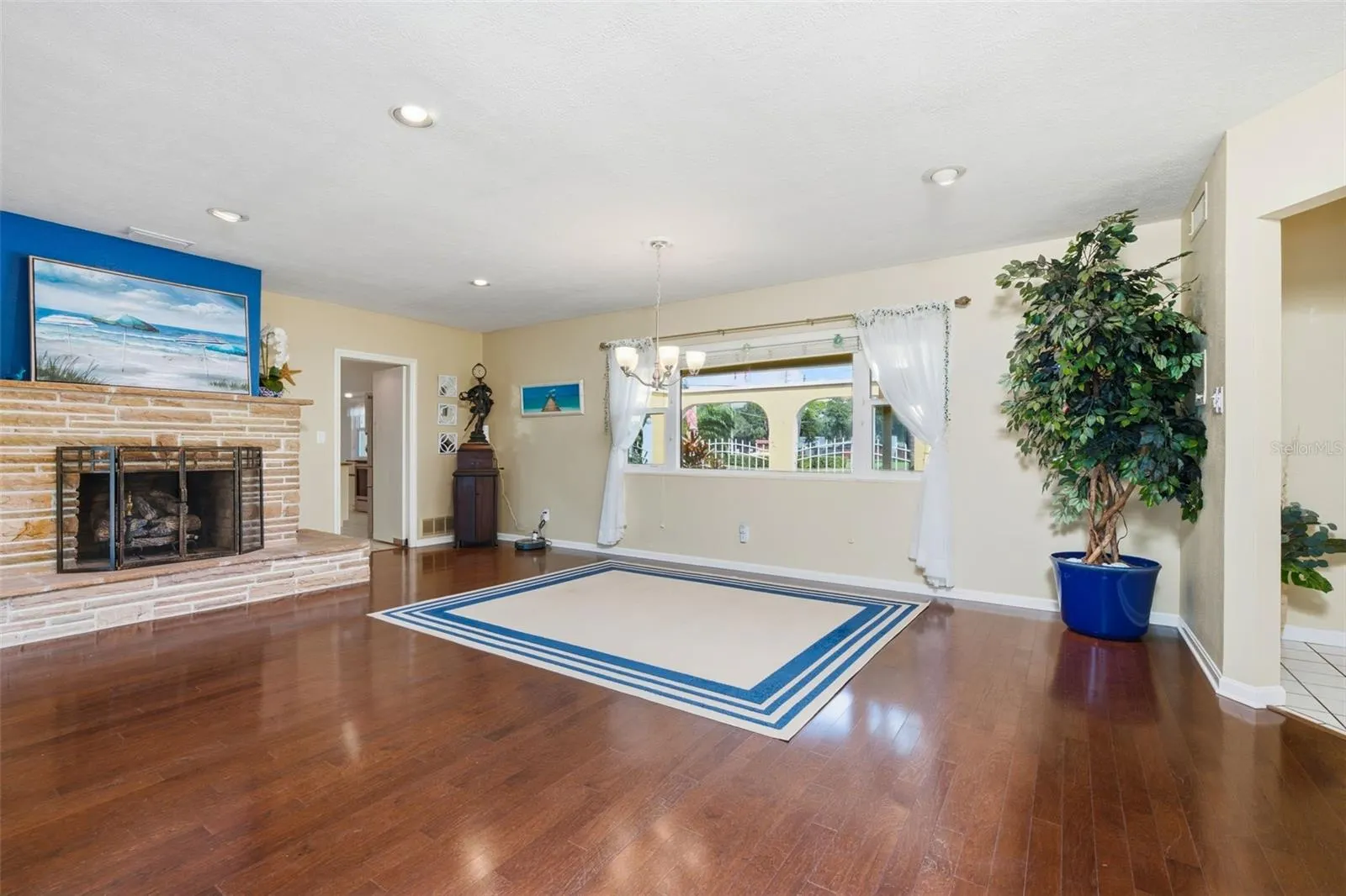 844 MAGELLAN DR