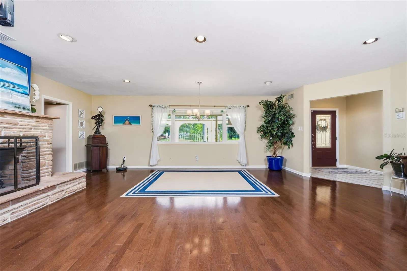 844 MAGELLAN DR
