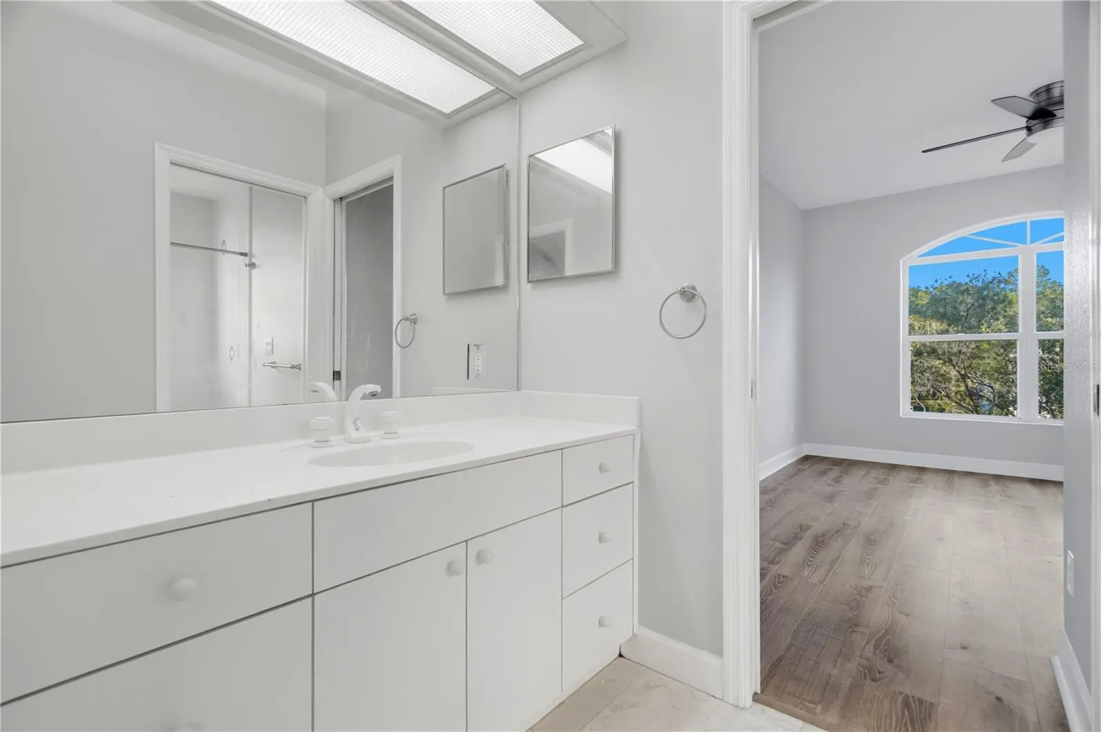 2041 HARBOUR WATCH CIR