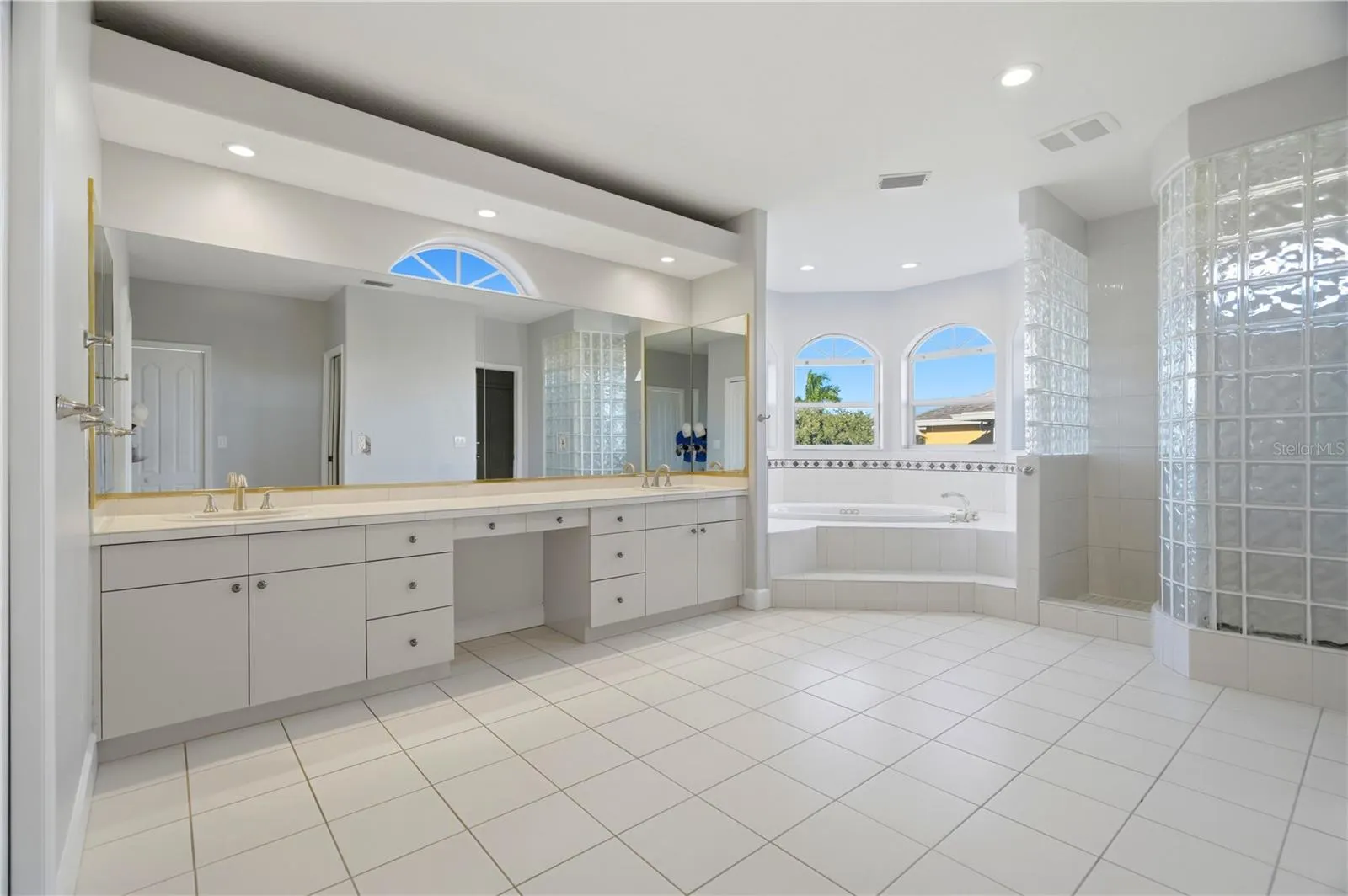 2041 HARBOUR WATCH CIR