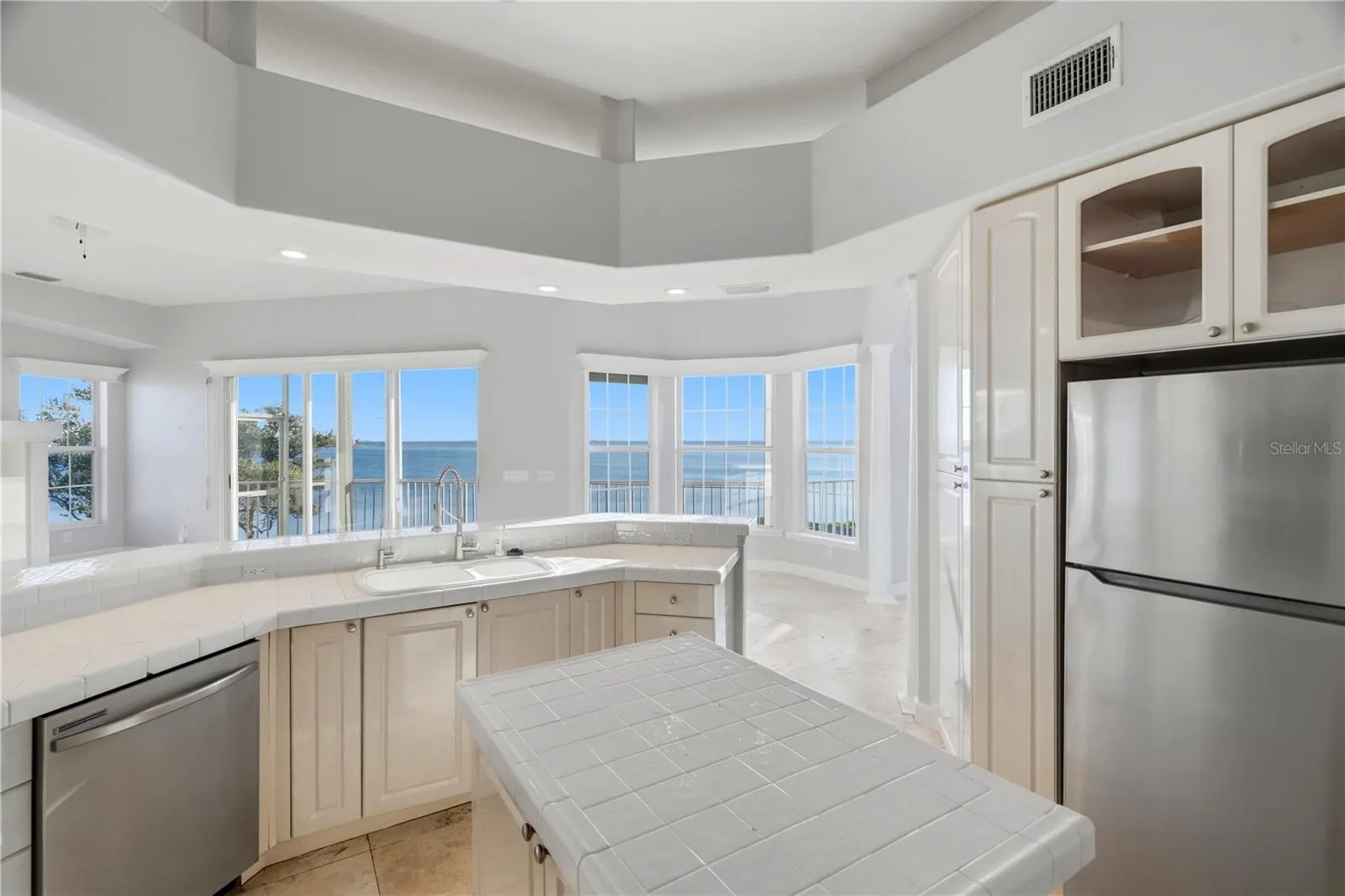 2041 HARBOUR WATCH CIR