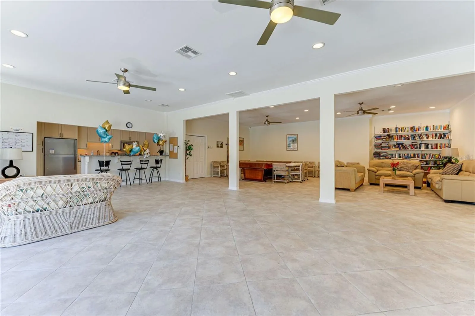 575 SUTTON PL