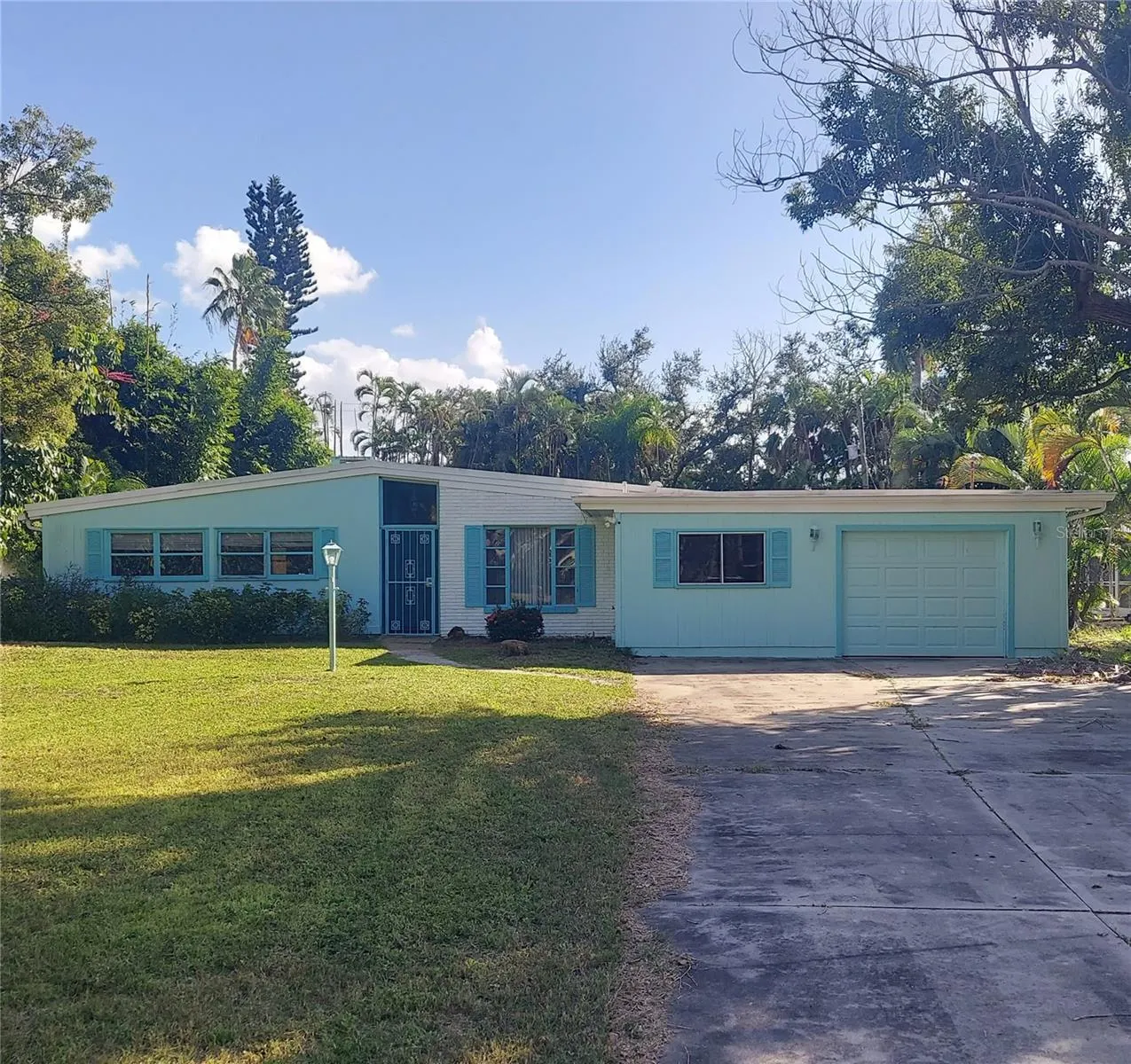 434 S SHORE DR