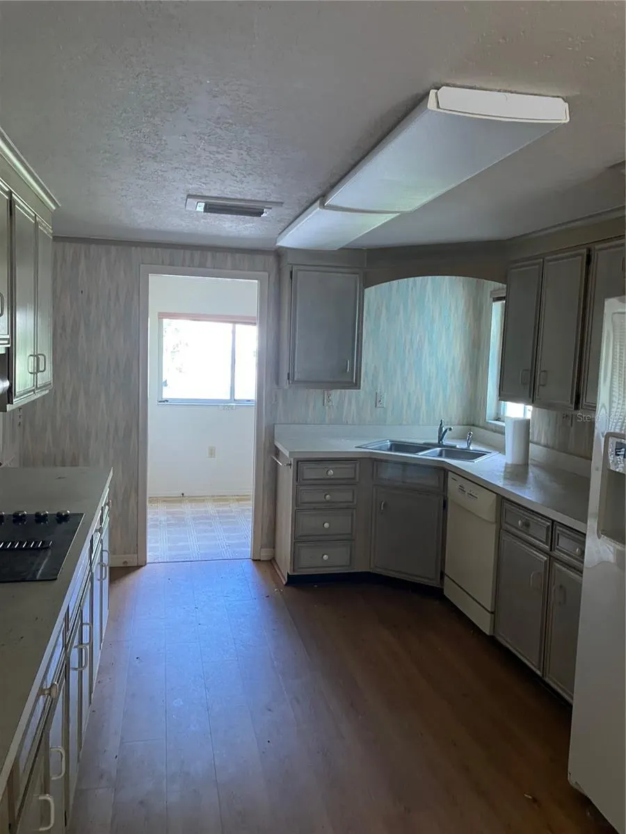 434 S SHORE DR