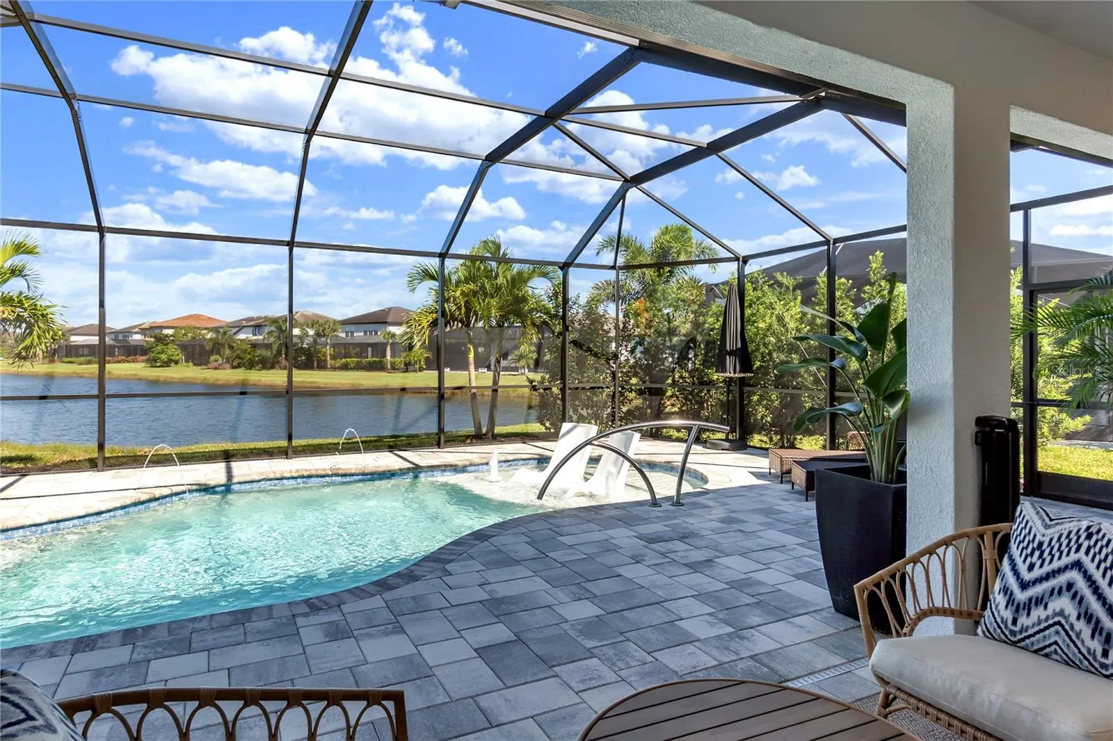 16226 HIDDEN OAK LOOP