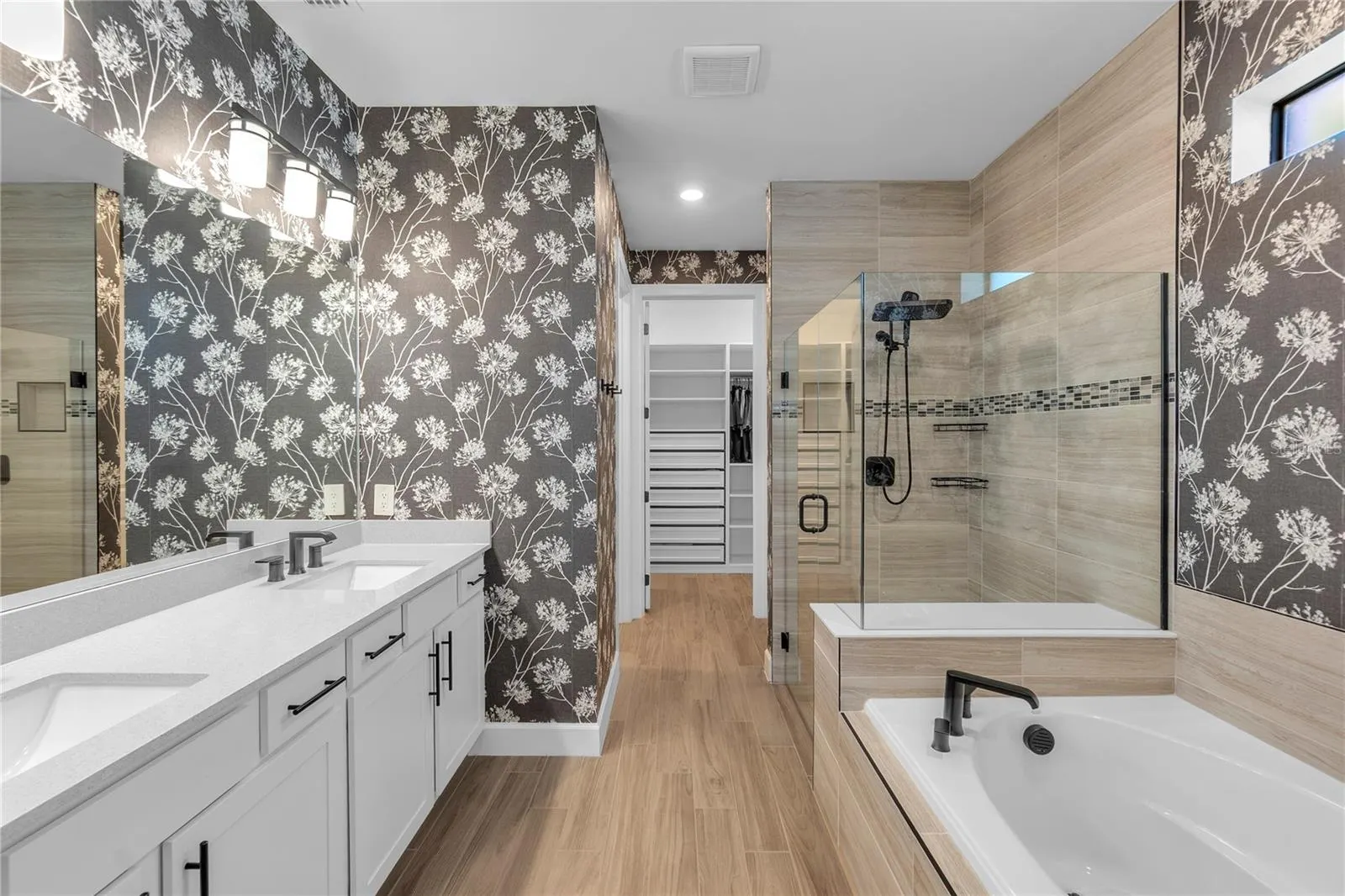 16226 HIDDEN OAK LOOP