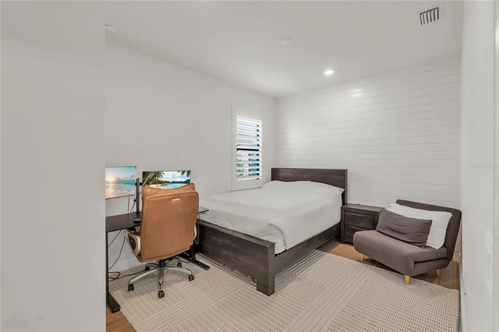 16226 HIDDEN OAK LOOP