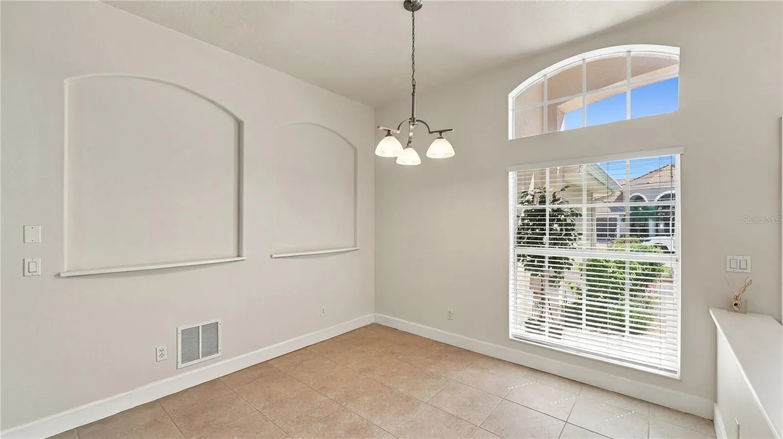 2884 GRAZELAND DR