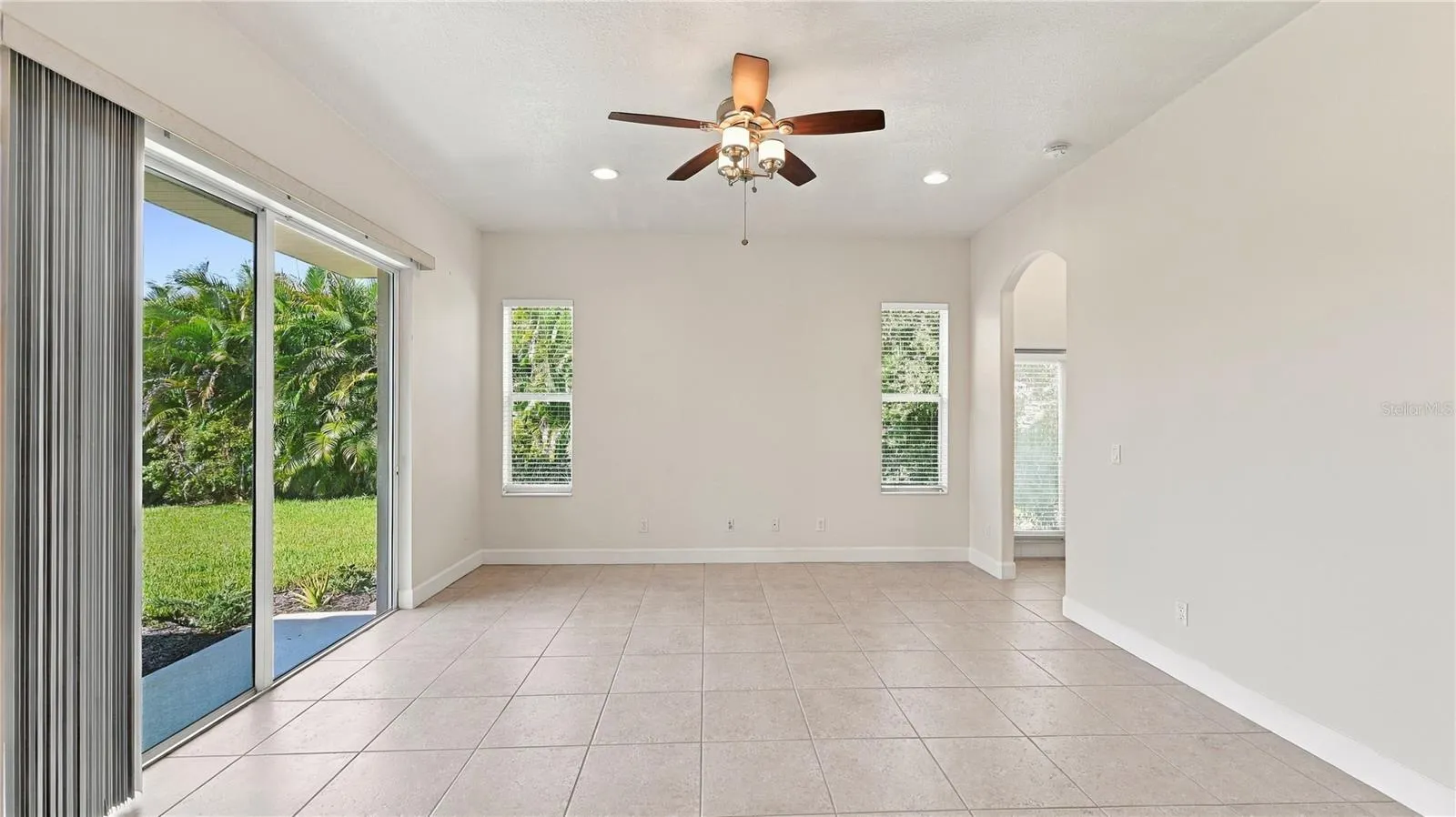 2884 GRAZELAND DR
