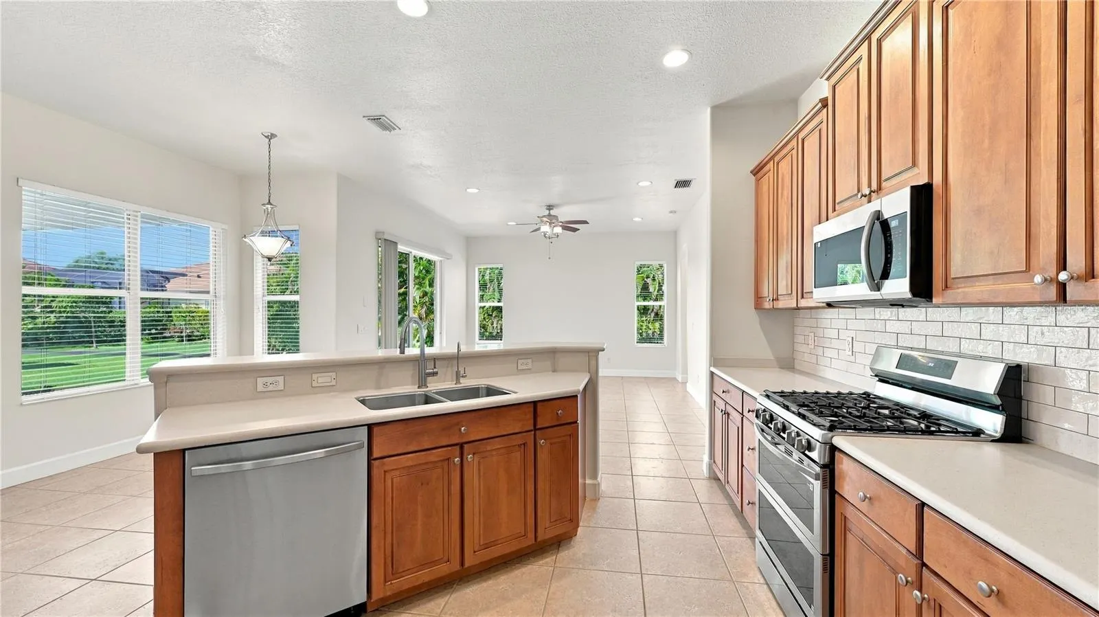 2884 GRAZELAND DR