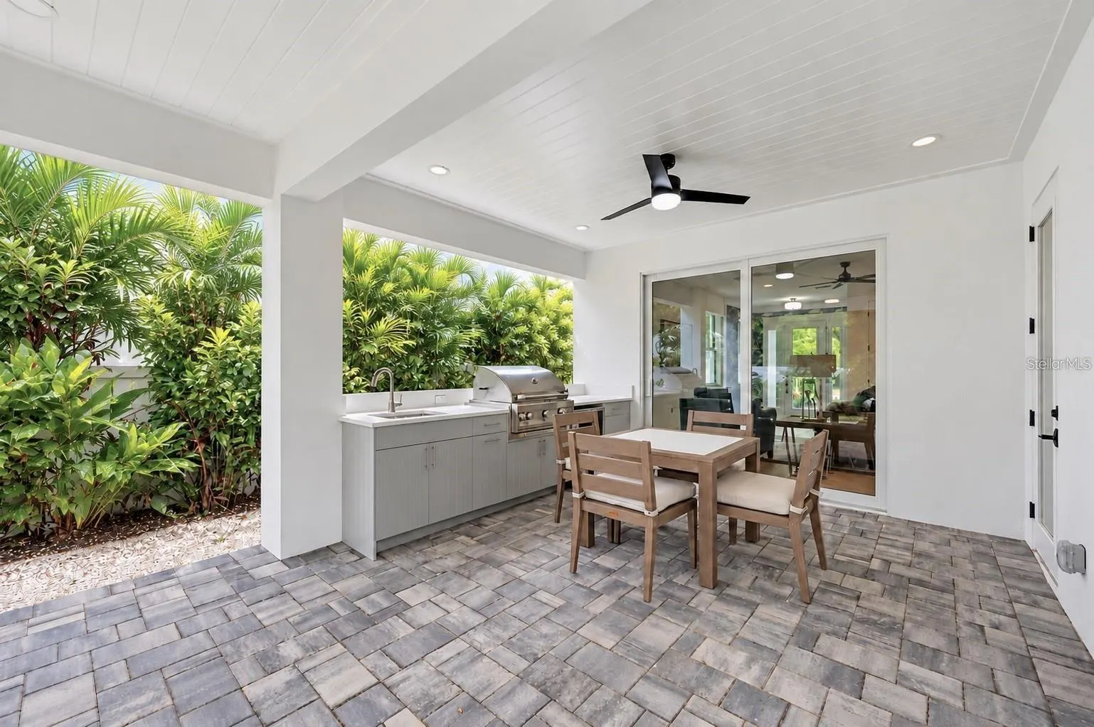 1647 SIESTA DR