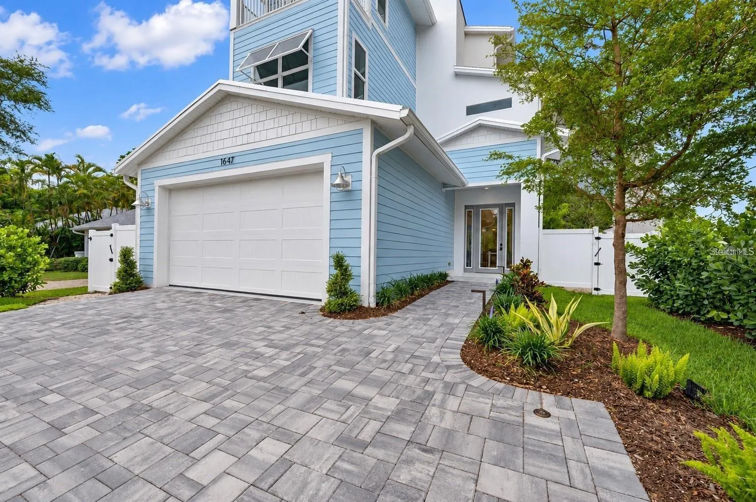 1647 SIESTA DR