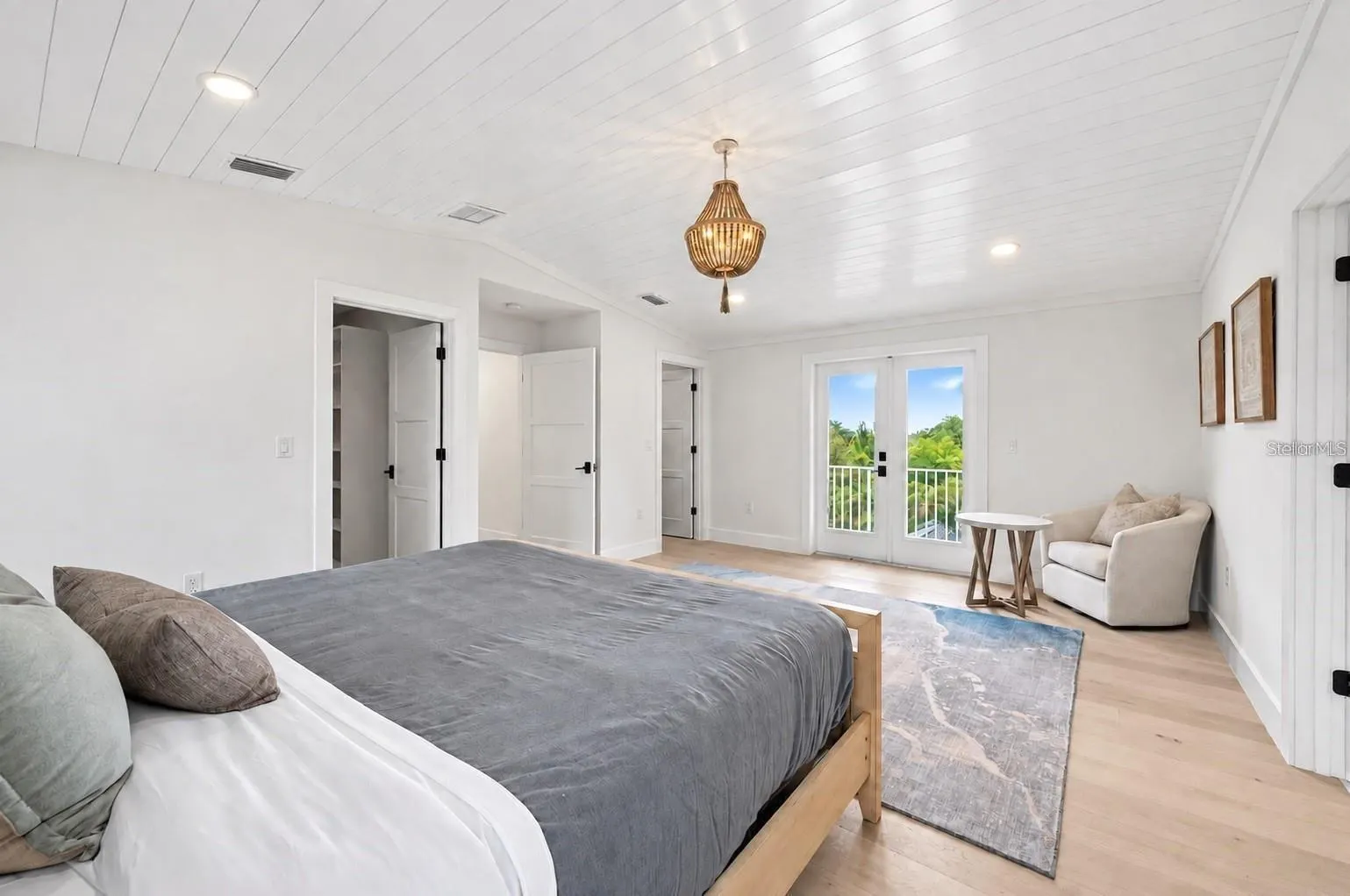 1647 SIESTA DR
