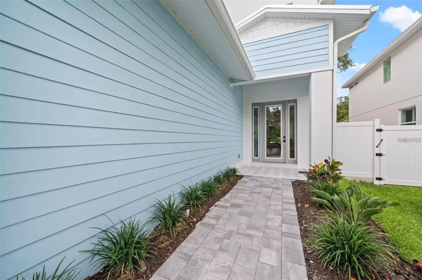 1647 SIESTA DR