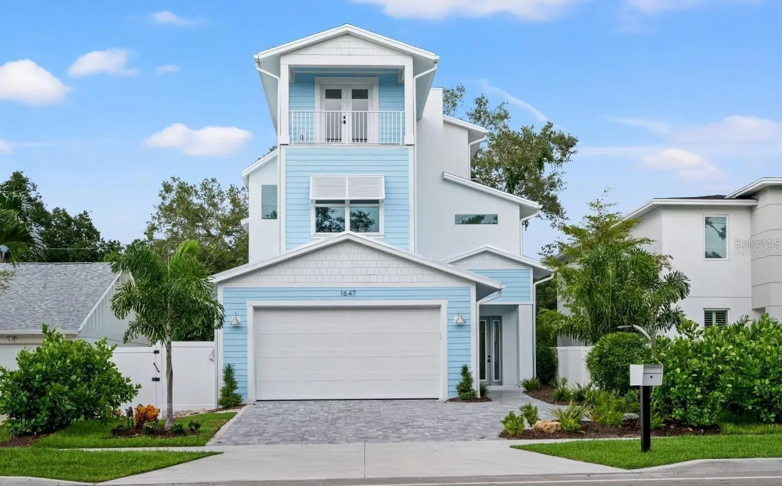 1647 SIESTA DR