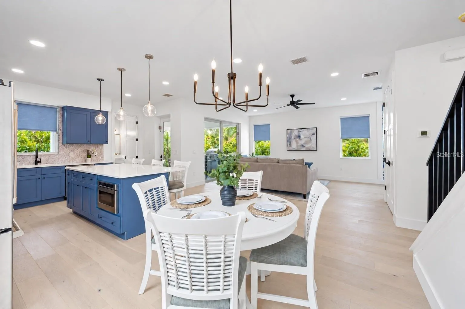 1647 SIESTA DR
