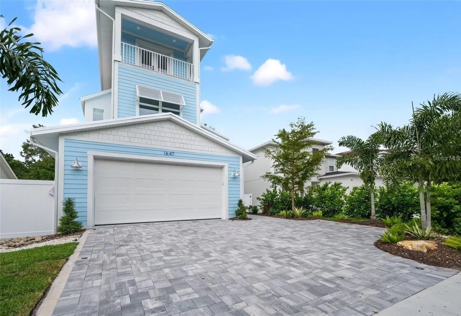 1647 SIESTA DR