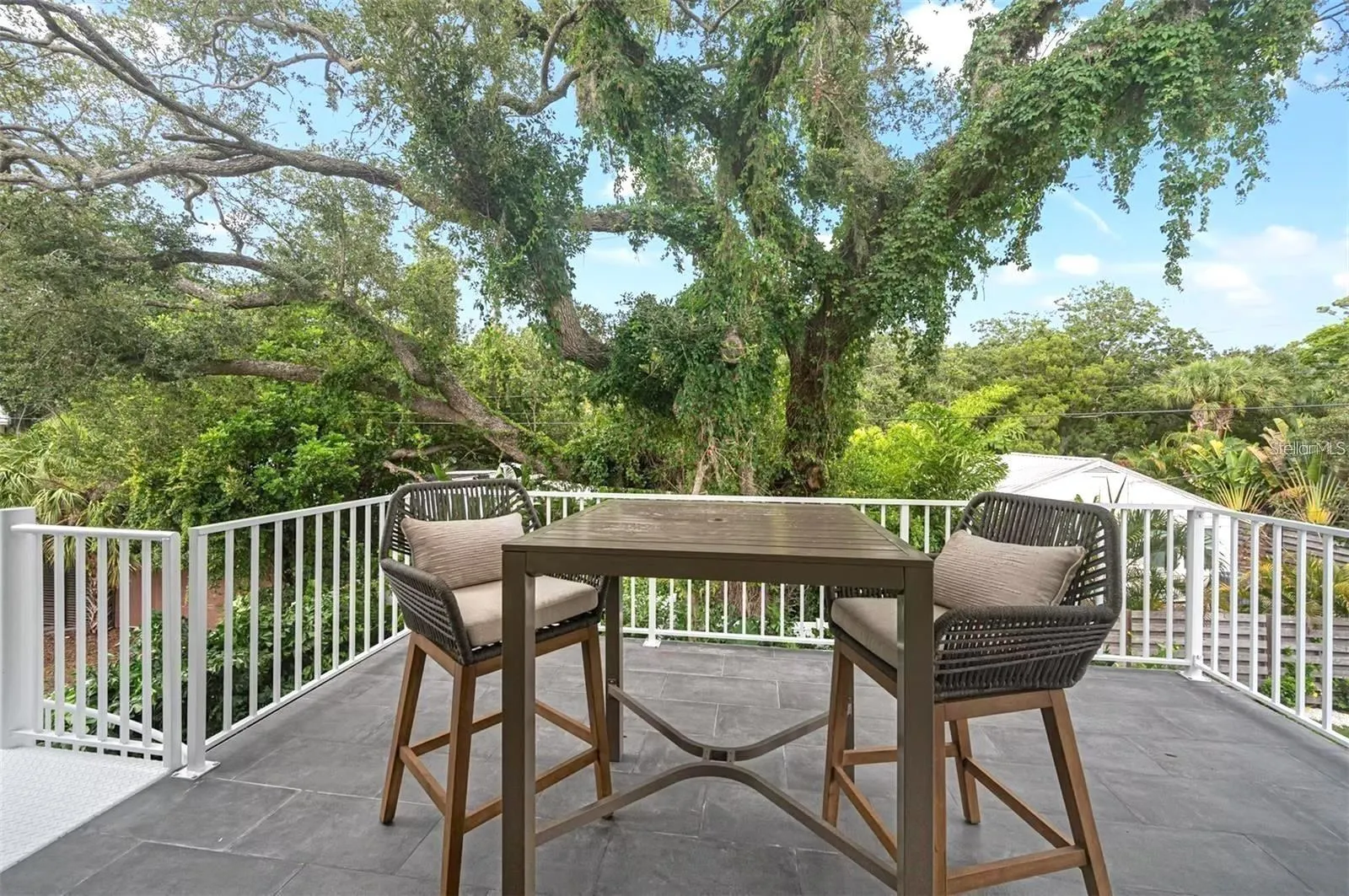 1647 SIESTA DR
