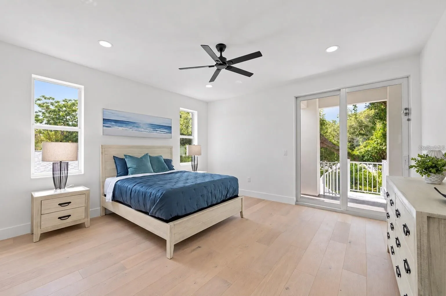 1647 SIESTA DR
