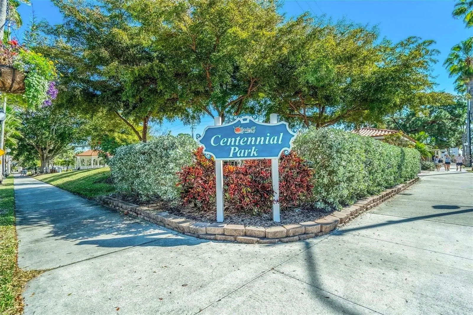 901 RIVIERA ST