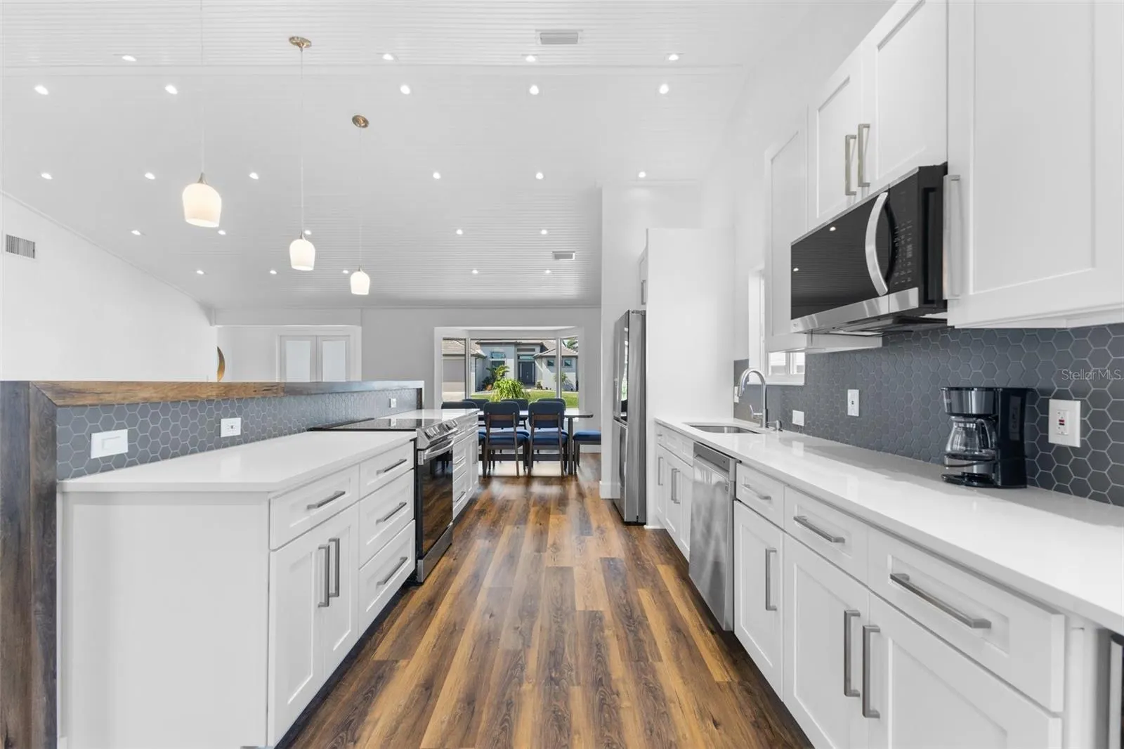 4196 EASTLAKE CT