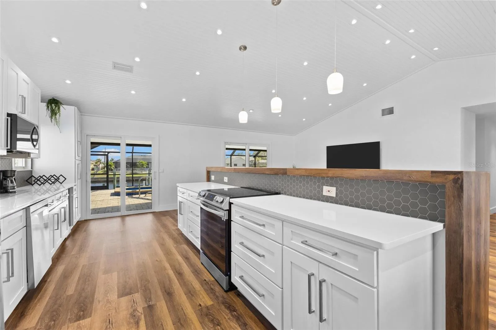 4196 EASTLAKE CT