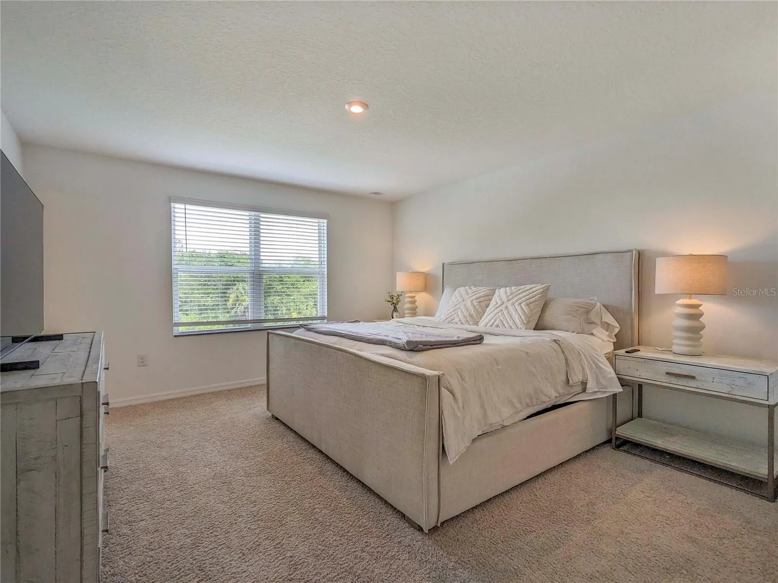 8593 LUNAR SKYE ST