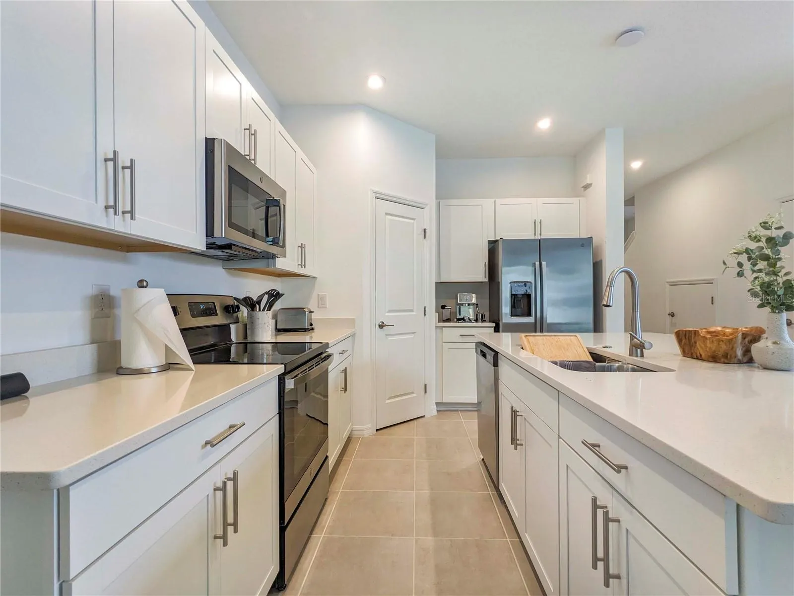 8593 LUNAR SKYE ST