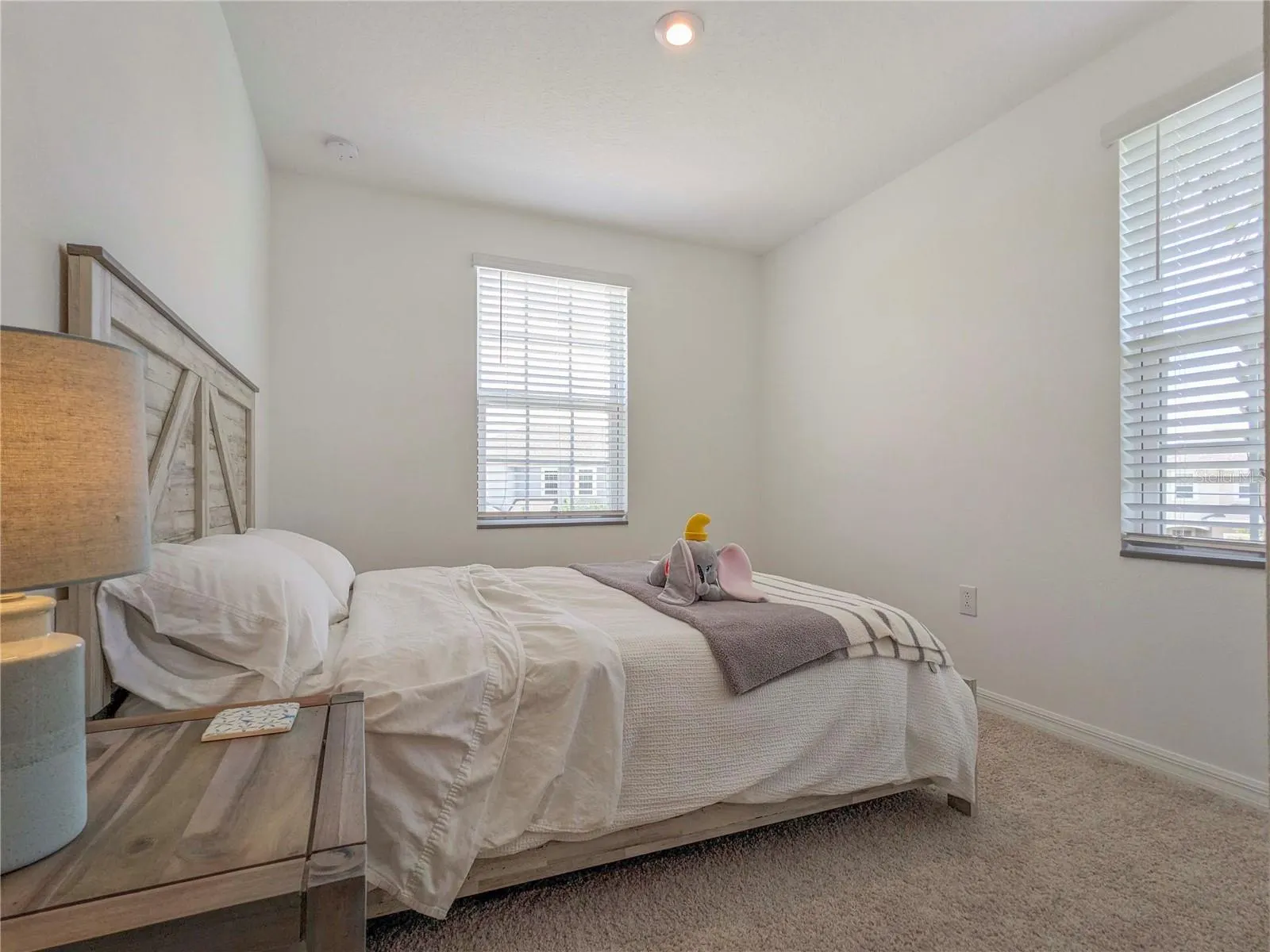 8593 LUNAR SKYE ST