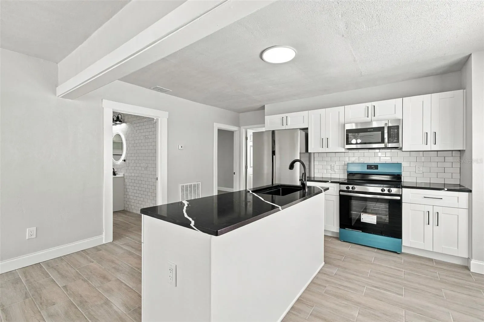 2230 9TH AVE W