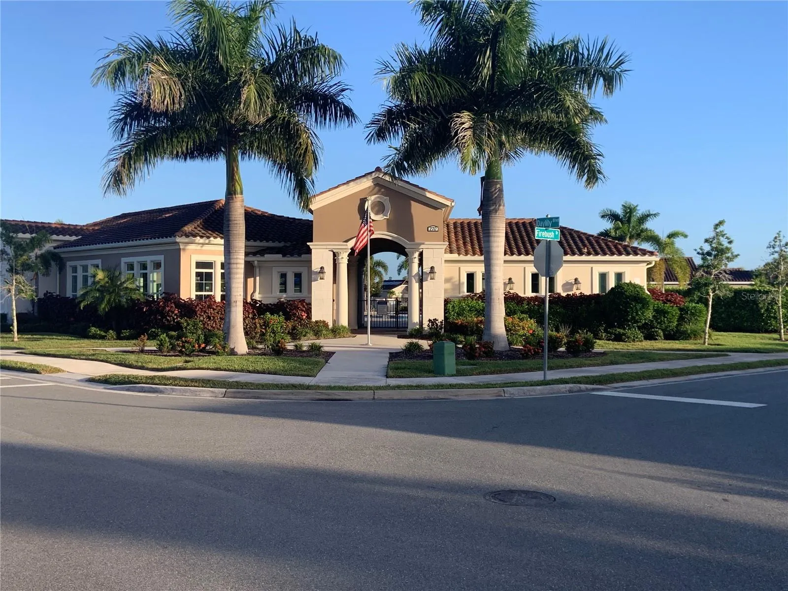 412 DAYLILY BLVD