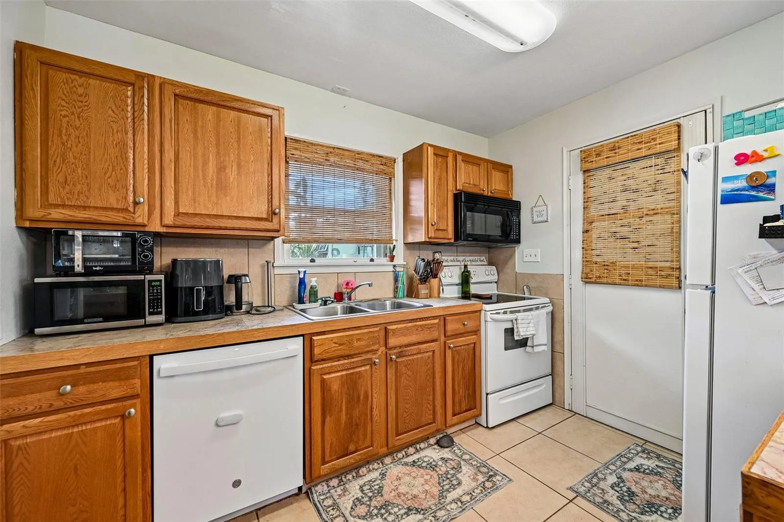 320 PARKSIDE DR