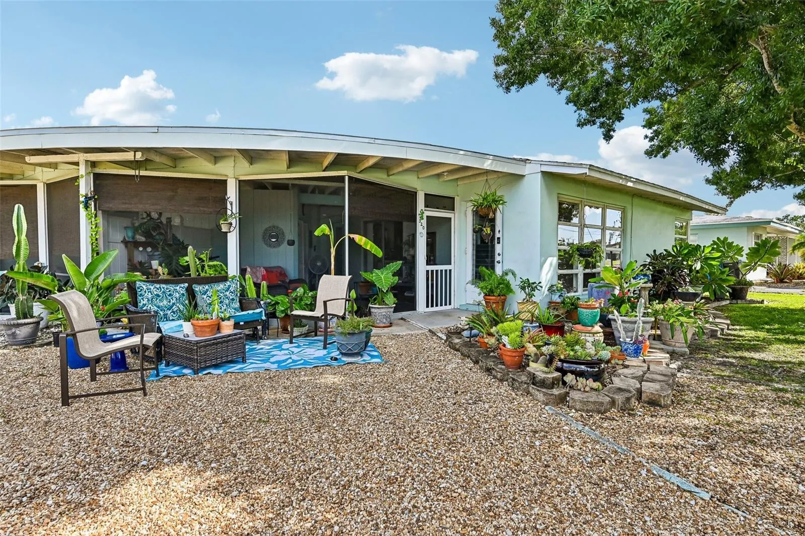 320 PARKSIDE DR