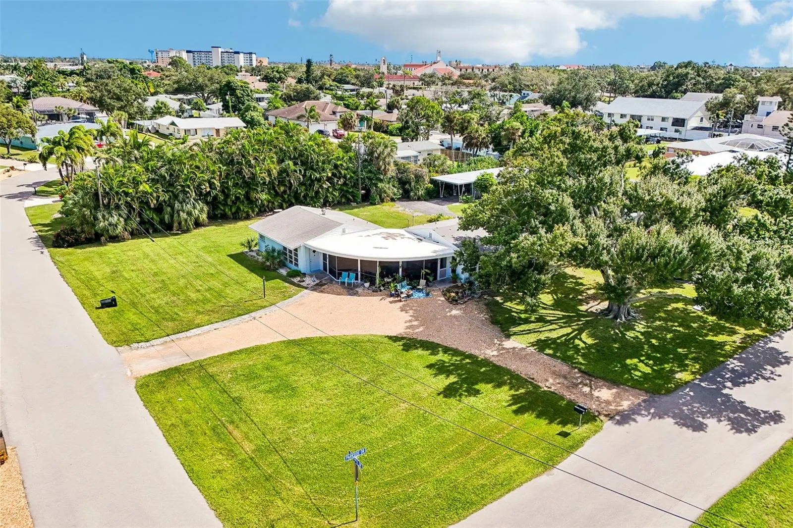 320 PARKSIDE DR